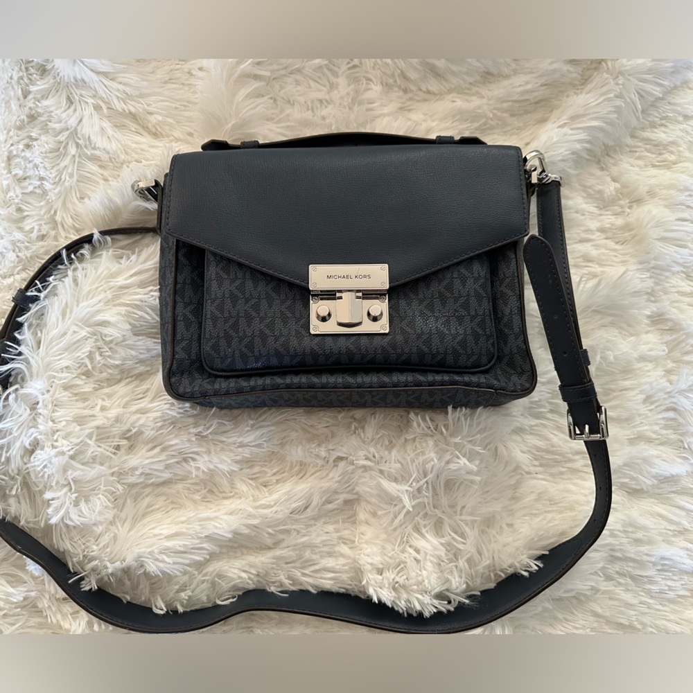 Navy Michael Kors purse